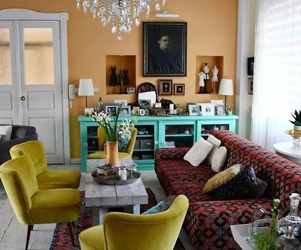 Vintage Luxurious House